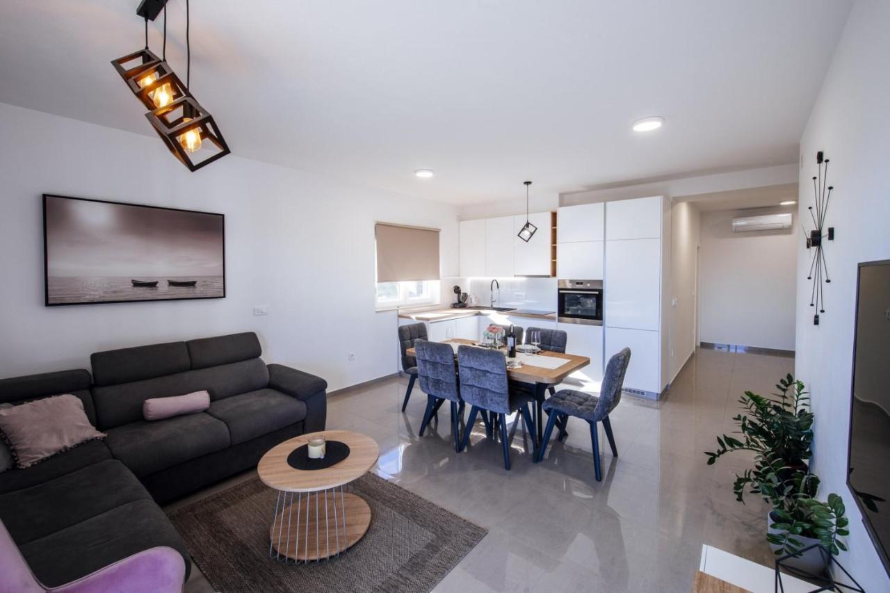 Crowonder Sun Dance Apartments With Heated Swimming Pool Seaview And Garden 스베티필립아이자코브 외부 사진