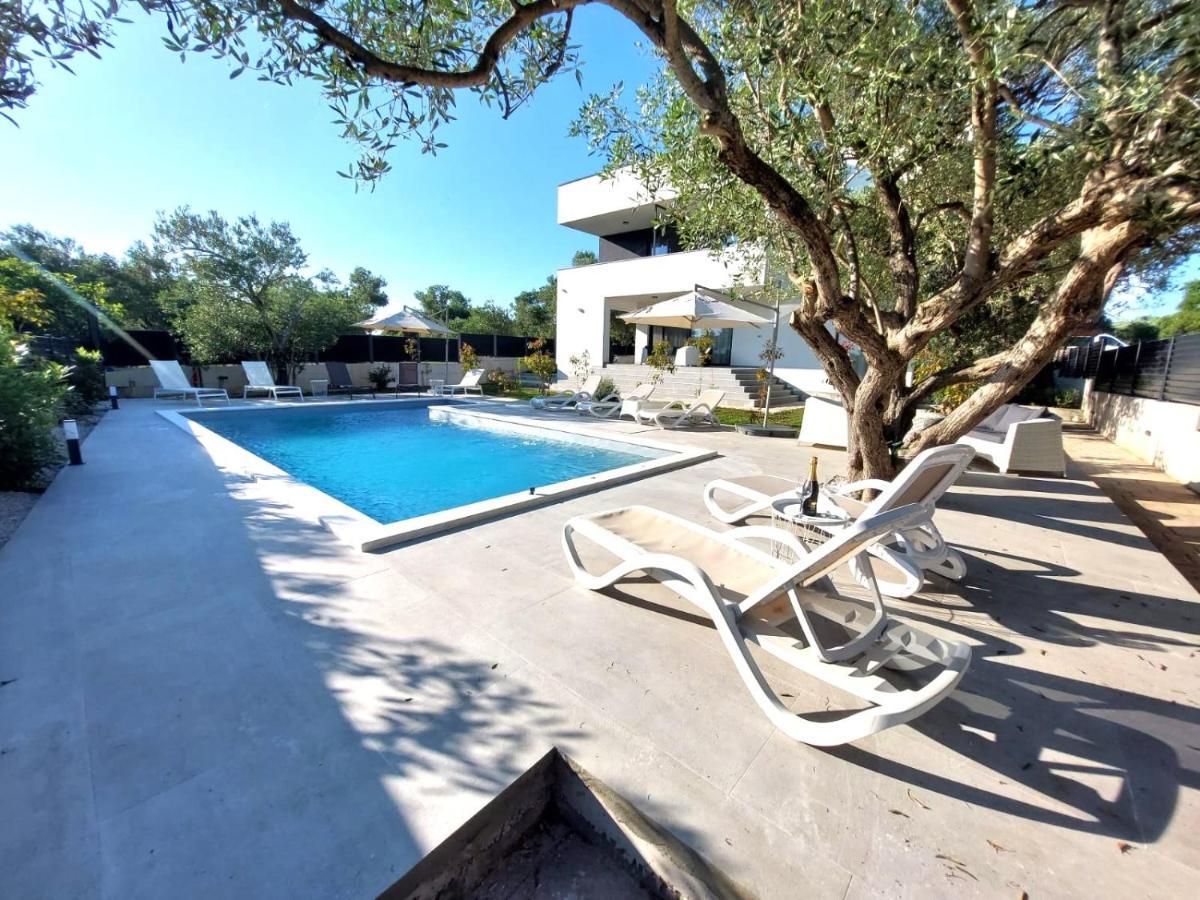 Crowonder Sun Dance Apartments With Heated Swimming Pool Seaview And Garden 스베티필립아이자코브 외부 사진