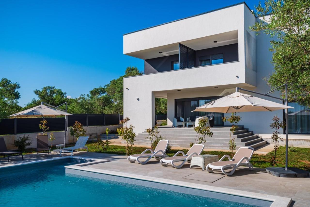 Crowonder Sun Dance Apartments With Heated Swimming Pool Seaview And Garden 스베티필립아이자코브 외부 사진