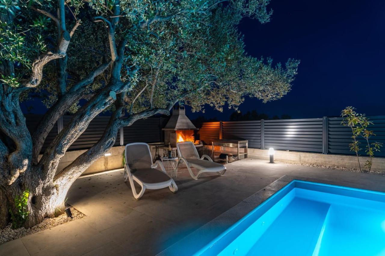 Crowonder Sun Dance Apartments With Heated Swimming Pool Seaview And Garden 스베티필립아이자코브 외부 사진