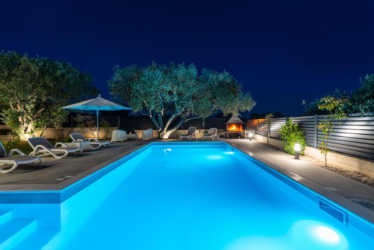 Crowonder Sun Dance Apartments With Heated Swimming Pool Seaview And Garden 스베티필립아이자코브 외부 사진